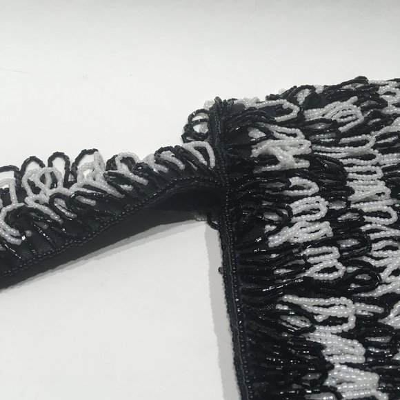 BLACK AND WHITE BEADED FLAPPER STYLE BAG - Picture 13 of 15